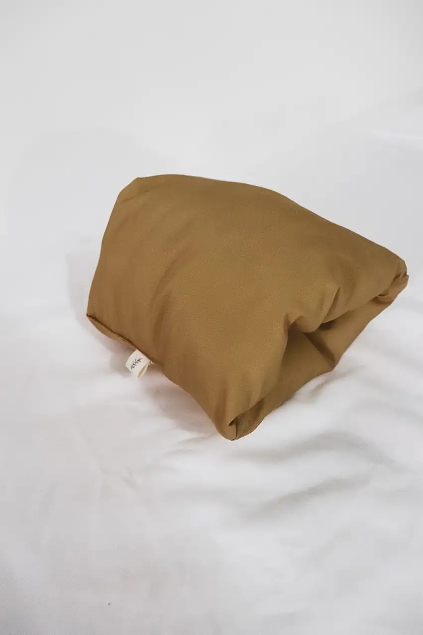 Clay Wipeable Cradle Arm Pillow