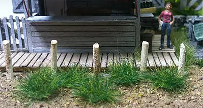 Bachmann 31032 All Scale Grass Tufts - SceneScapes(R) -- Dark Green 1/4" .6cm Tall Fibers pkg(100)