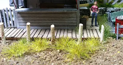 Bachmann 31033 All Scale Grass Tufts - SceneScapes(R) -- Tan 1/4" .6cm Tall Fibers pkg(100)