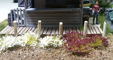 Bachmann 31035 All Scale Grass Tufts - SceneScapes(R) -- White, Burgundy 1/4" .6cm Tall Fibers pkg(100)